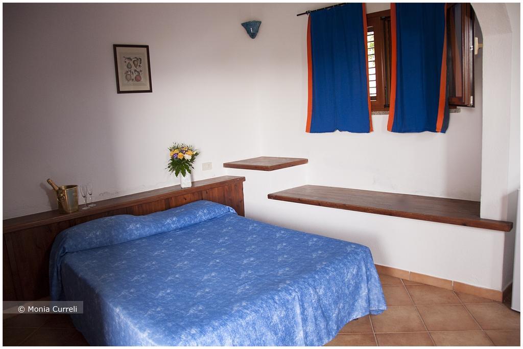 Camping Baia Saraceno Hotel Palau Szoba fotó