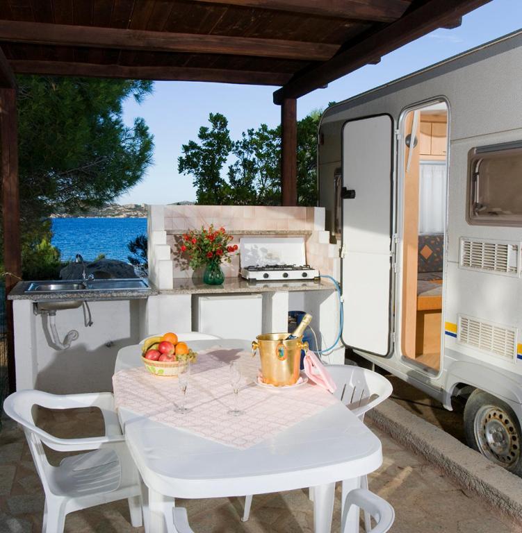 Camping Baia Saraceno Hotel Palau Szoba fotó
