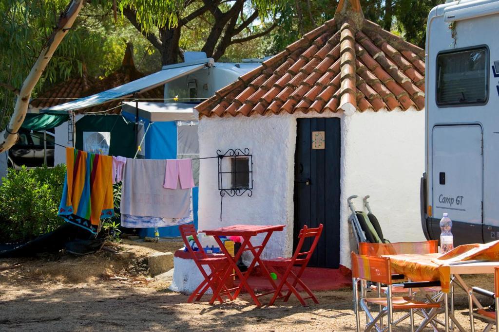 Camping Baia Saraceno Hotel Palau Szoba fotó